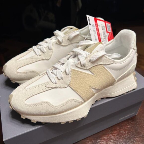 New Balance 327 Women Casual Sneakers Shoes Moonbeam Sandstone various sizes - Picture 11 of 12
